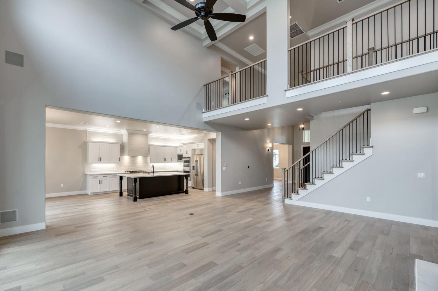 11574 N Range View Dr, Fresno, CA 93730