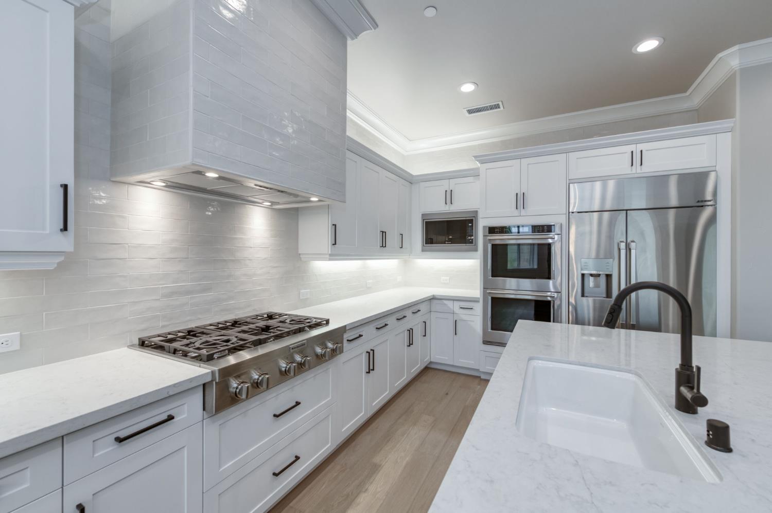 11574 N Range View Dr, Fresno, CA 93730