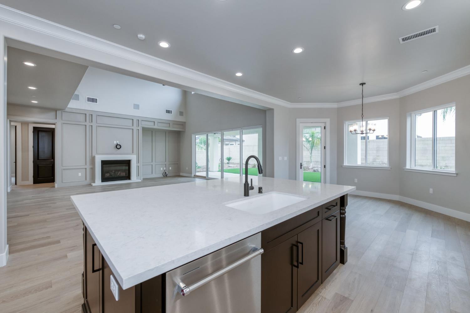 11574 N Range View Dr, Fresno, CA 93730