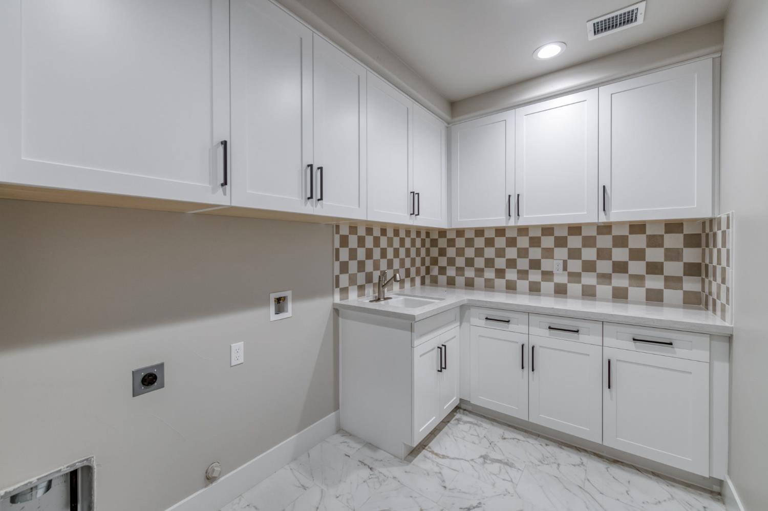 11574 N Range View Dr, Fresno, CA 93730