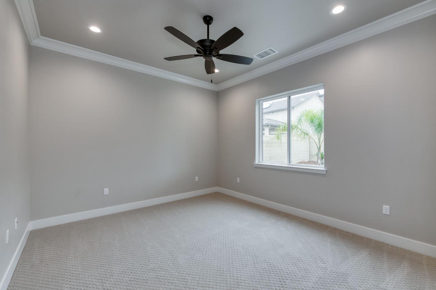 11574 N Range View Dr, Fresno, CA 93730