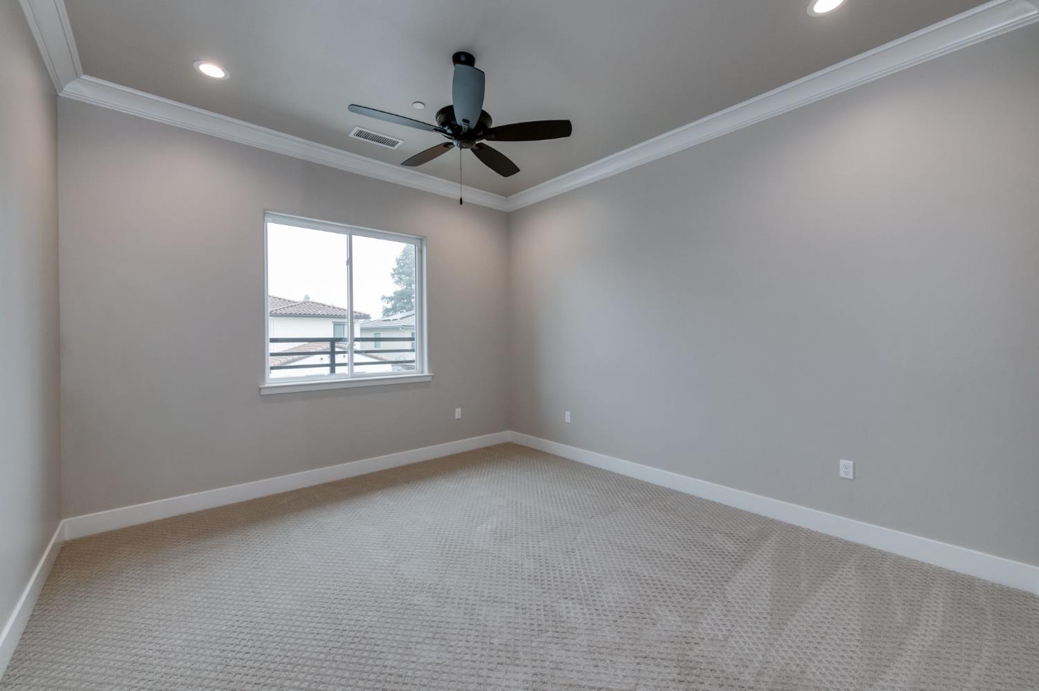 11574 N Range View Dr, Fresno, CA 93730