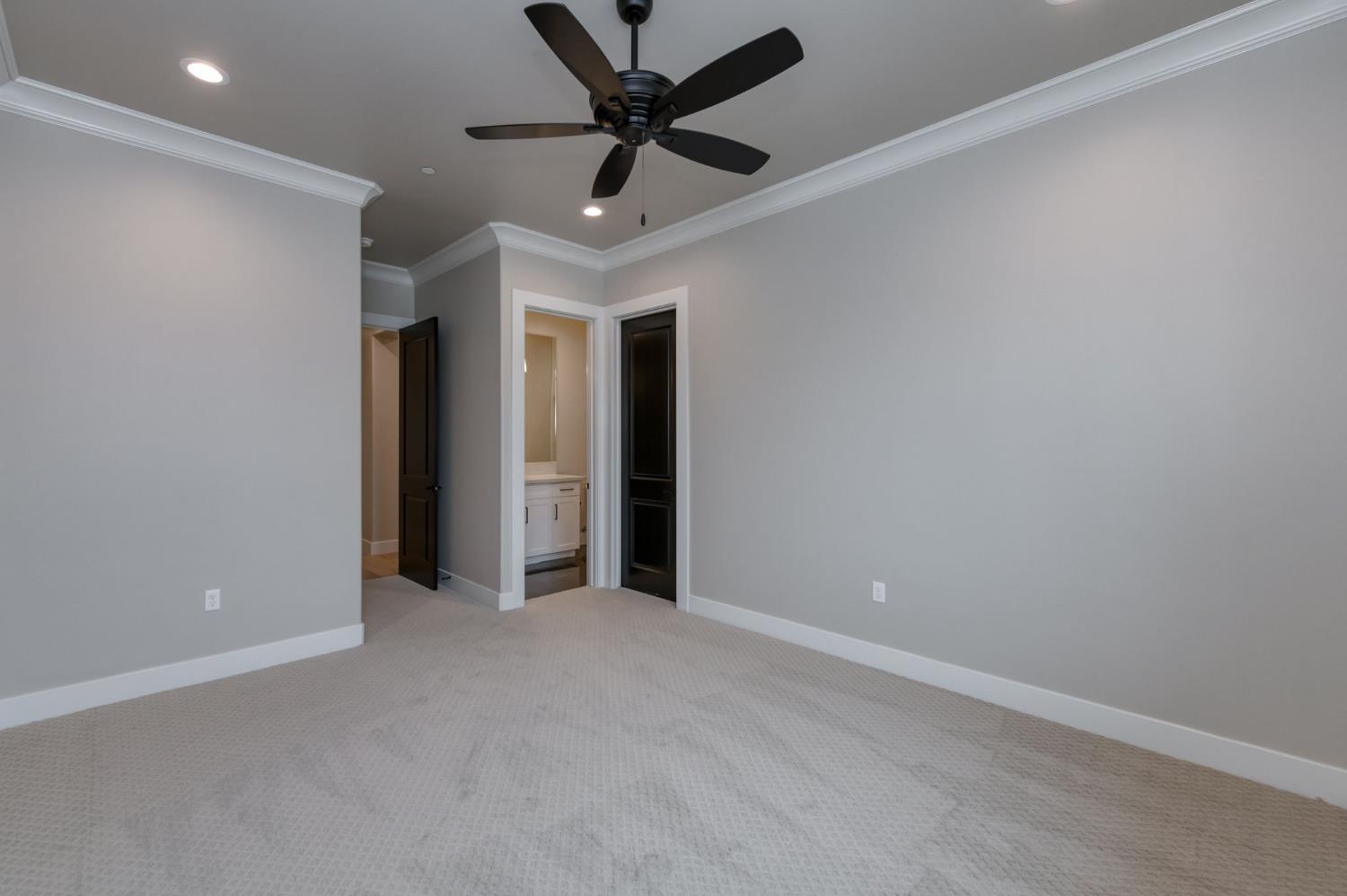 11574 N Range View Dr, Fresno, CA 93730