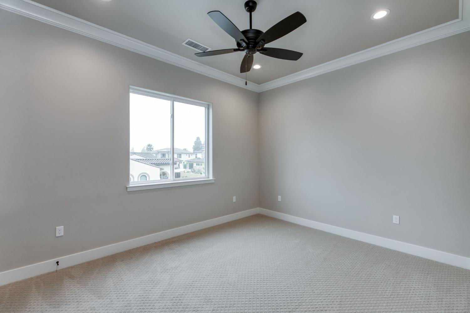 11574 N Range View Dr, Fresno, CA 93730