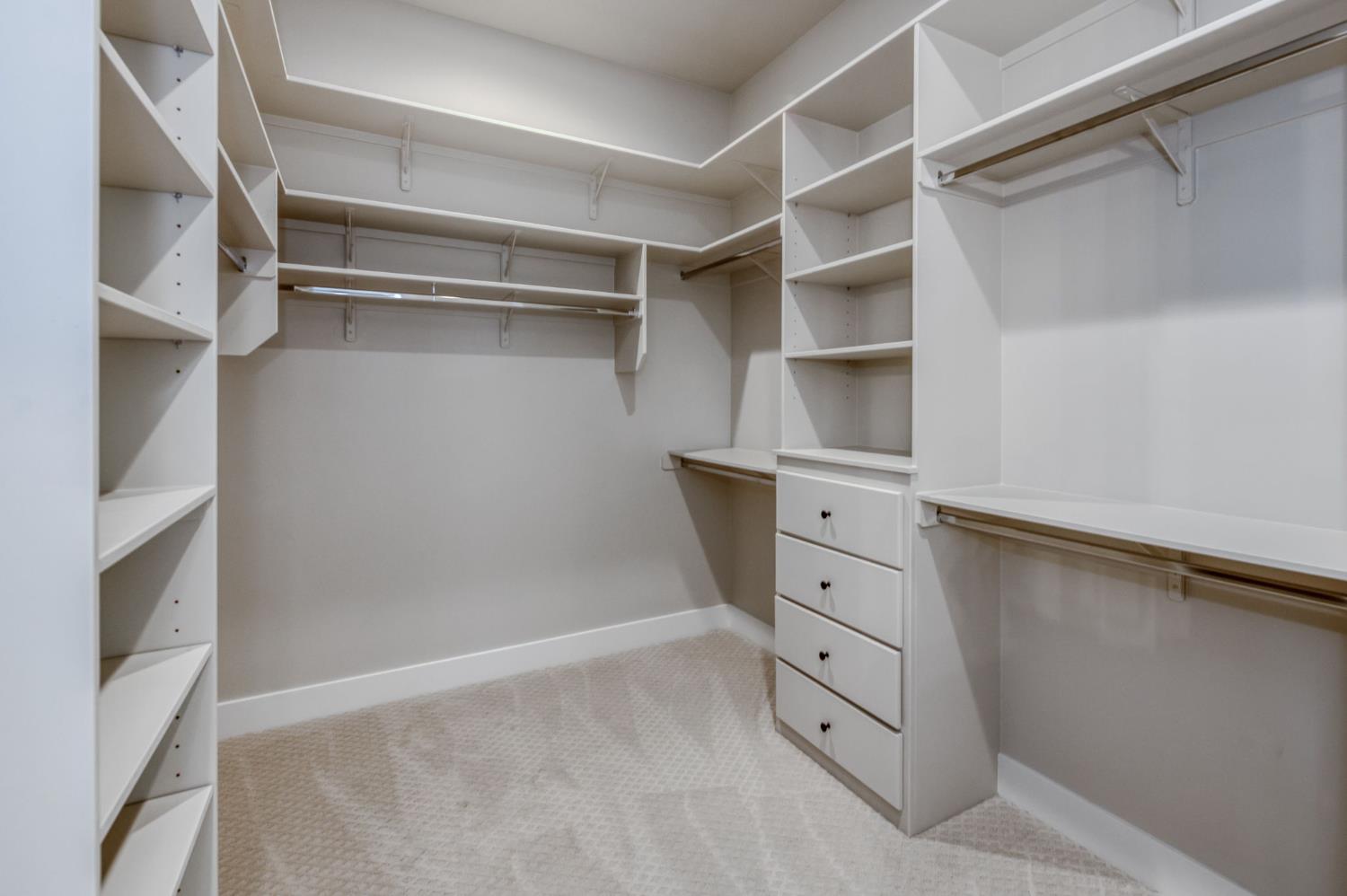 11574 N Range View Dr, Fresno, CA 93730