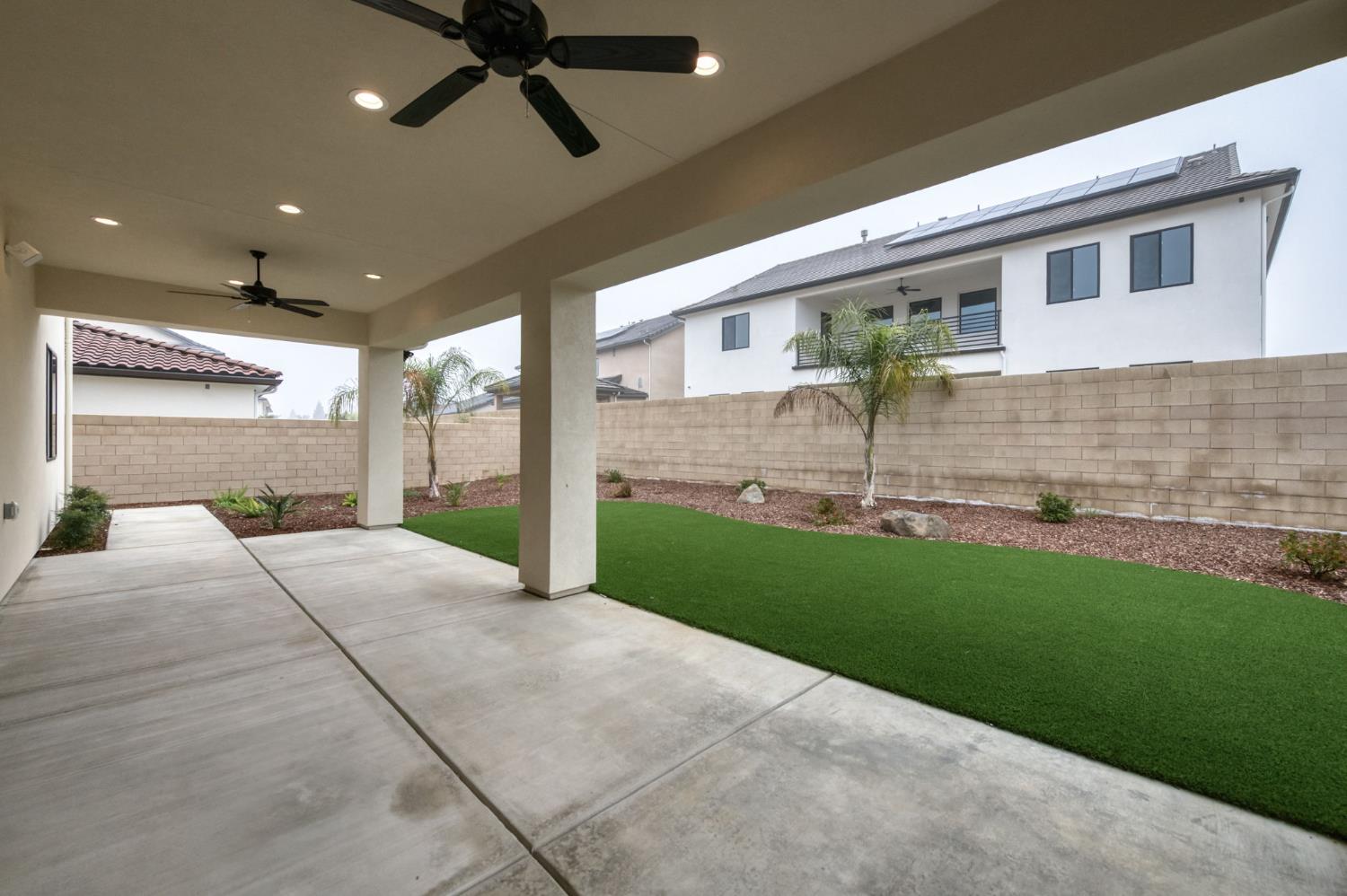 11574 N Range View Dr, Fresno, CA 93730