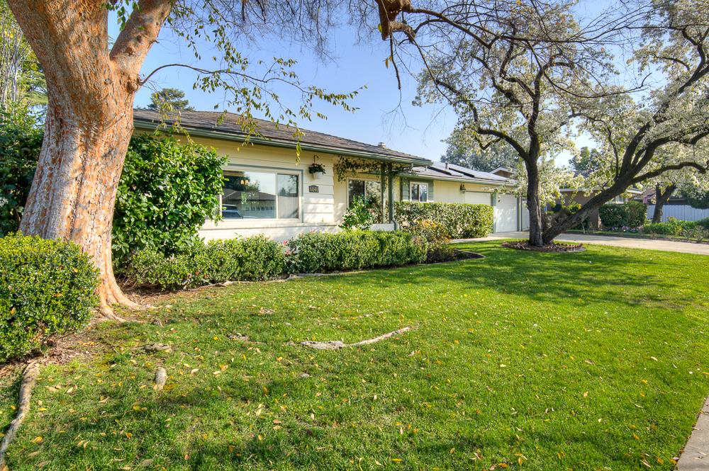 6040 N Wilson Ave, Fresno, CA 93704