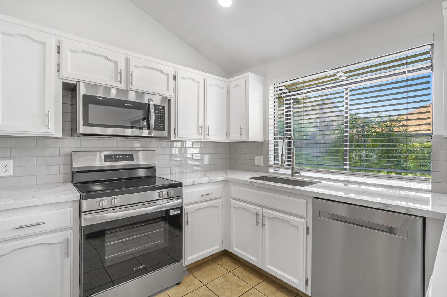 6459 N Hanover Ave, Fresno, CA 93722