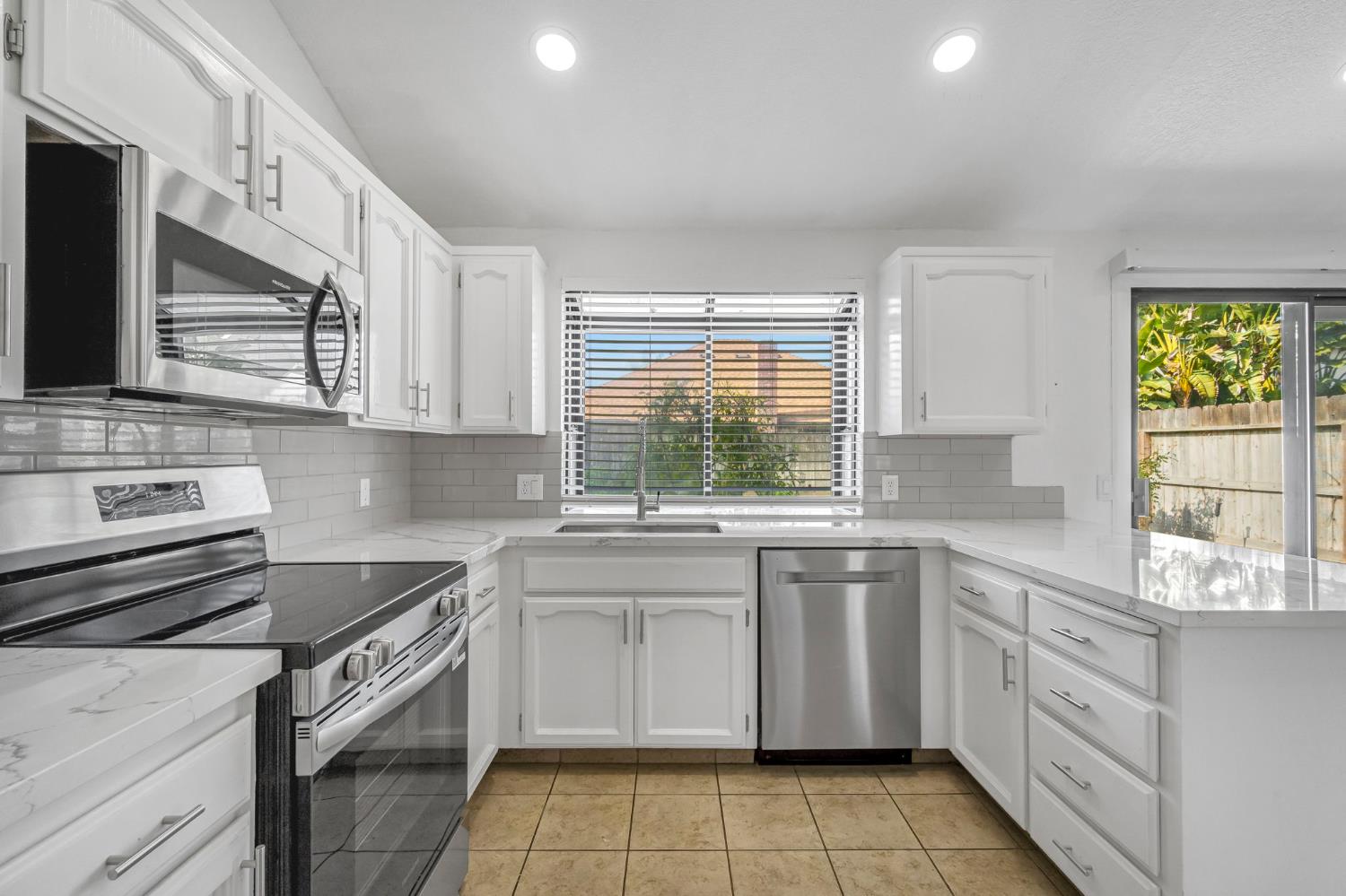 6459 N Hanover Ave, Fresno, CA 93722