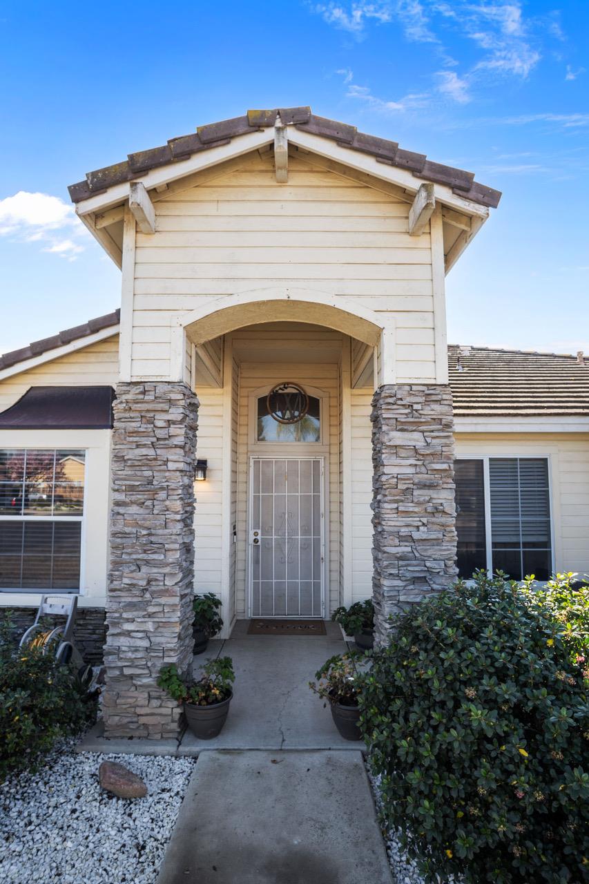 2417 E Omaha Ave, Fresno, CA 93720