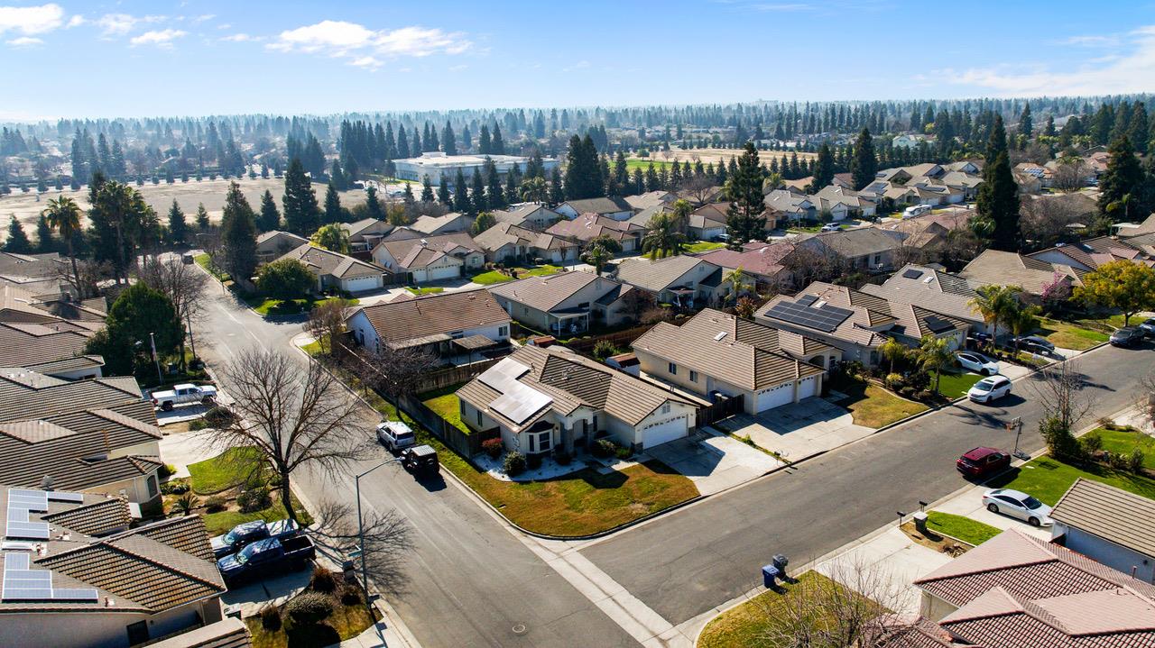 2417 E Omaha Ave, Fresno, CA 93720