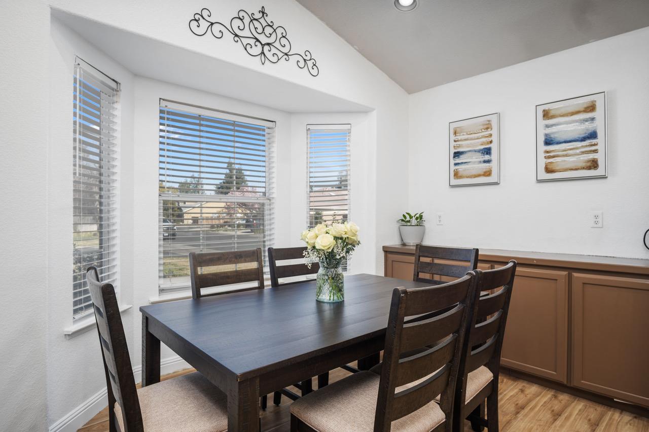 2417 E Omaha Ave, Fresno, CA 93720