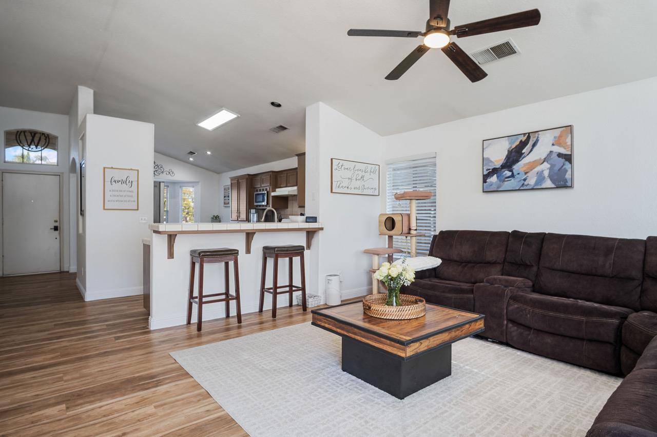 2417 E Omaha Ave, Fresno, CA 93720