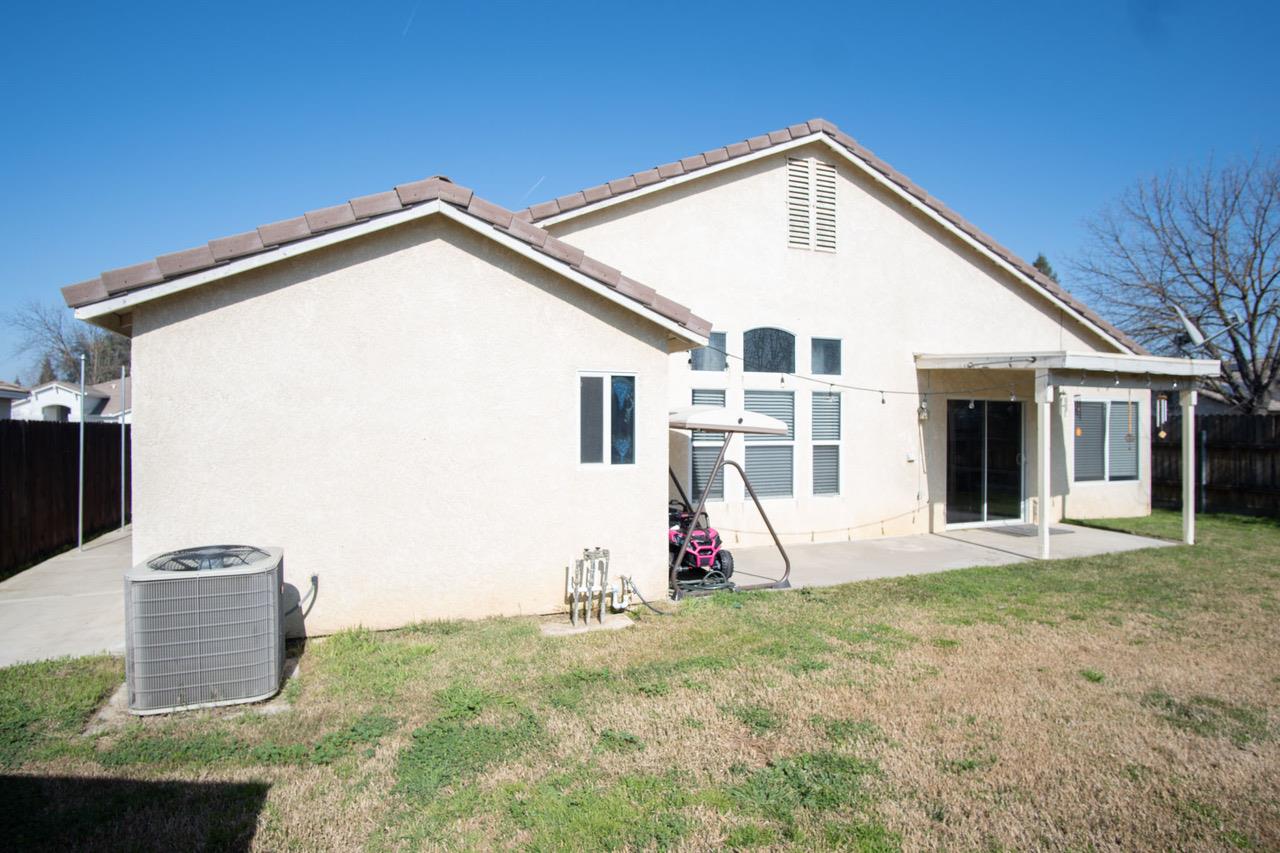 2417 E Omaha Ave, Fresno, CA 93720