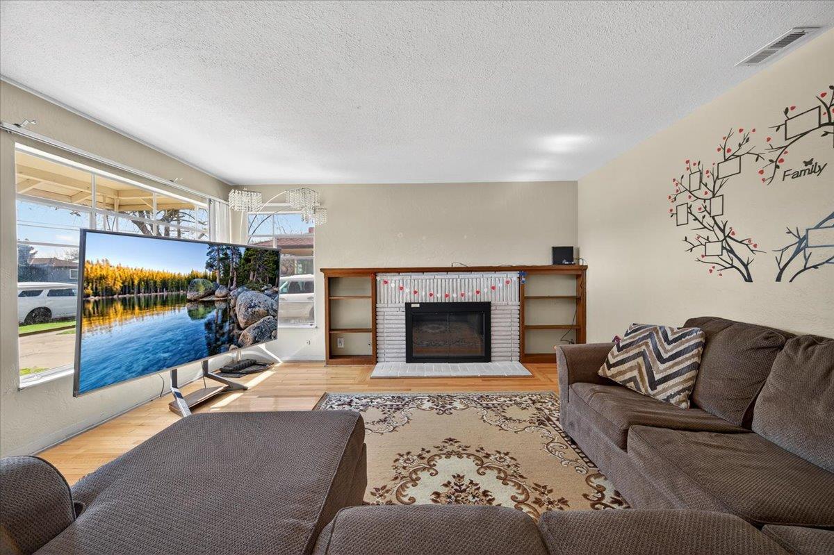 4137 E Cornell Ave, Fresno, CA 93703