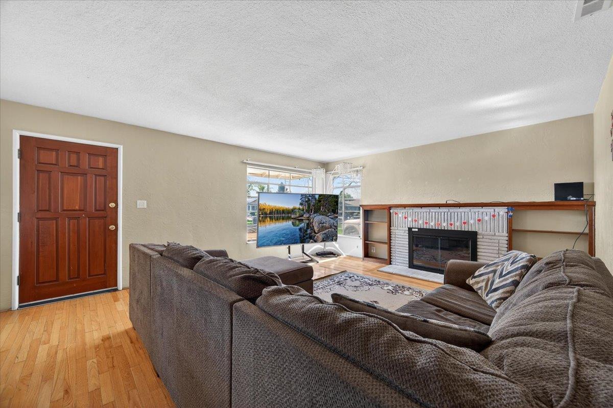 4137 E Cornell Ave, Fresno, CA 93703