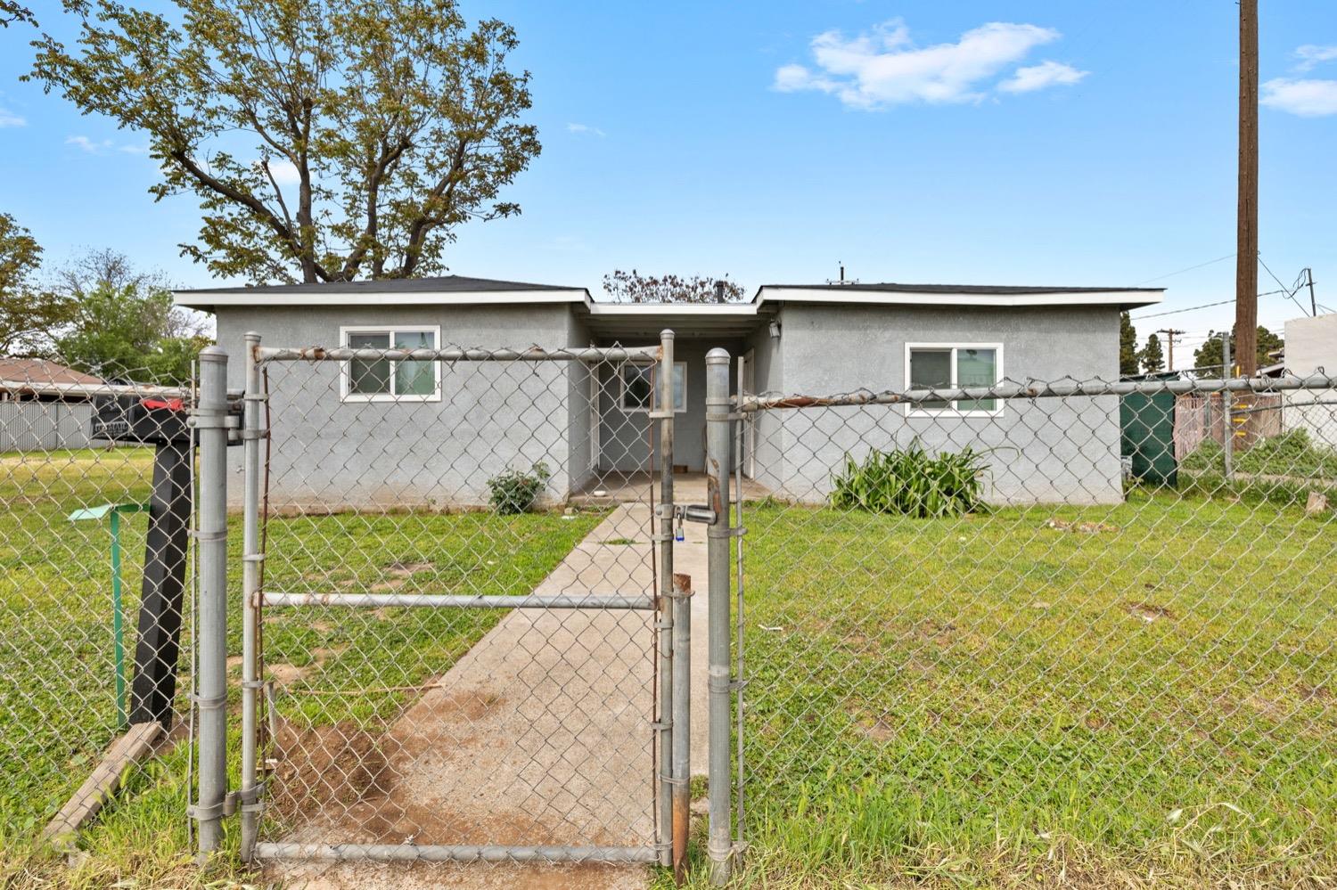 2416 S Cedar Ave, Fresno, CA 93725