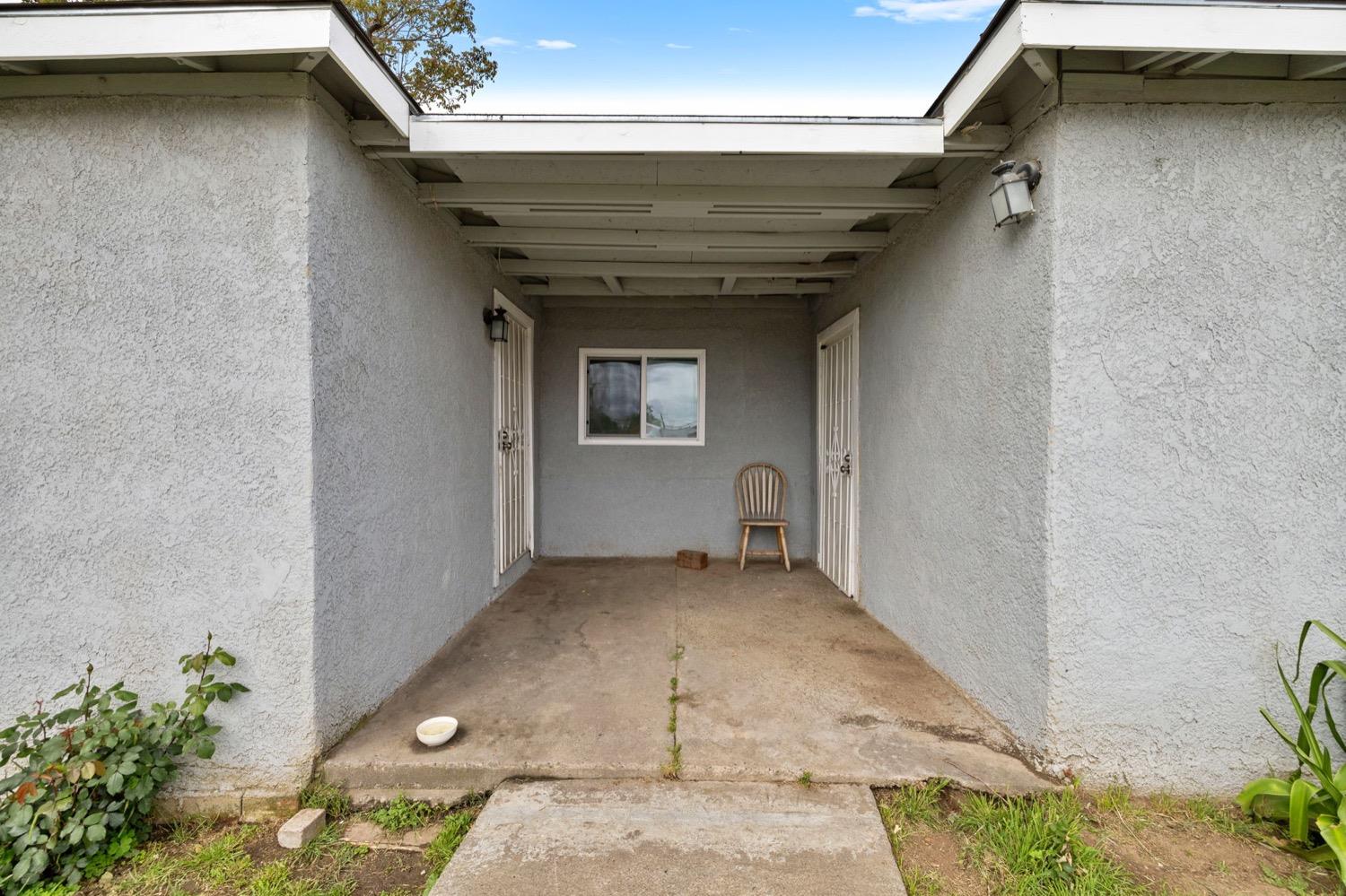 2416 S Cedar Ave, Fresno, CA 93725