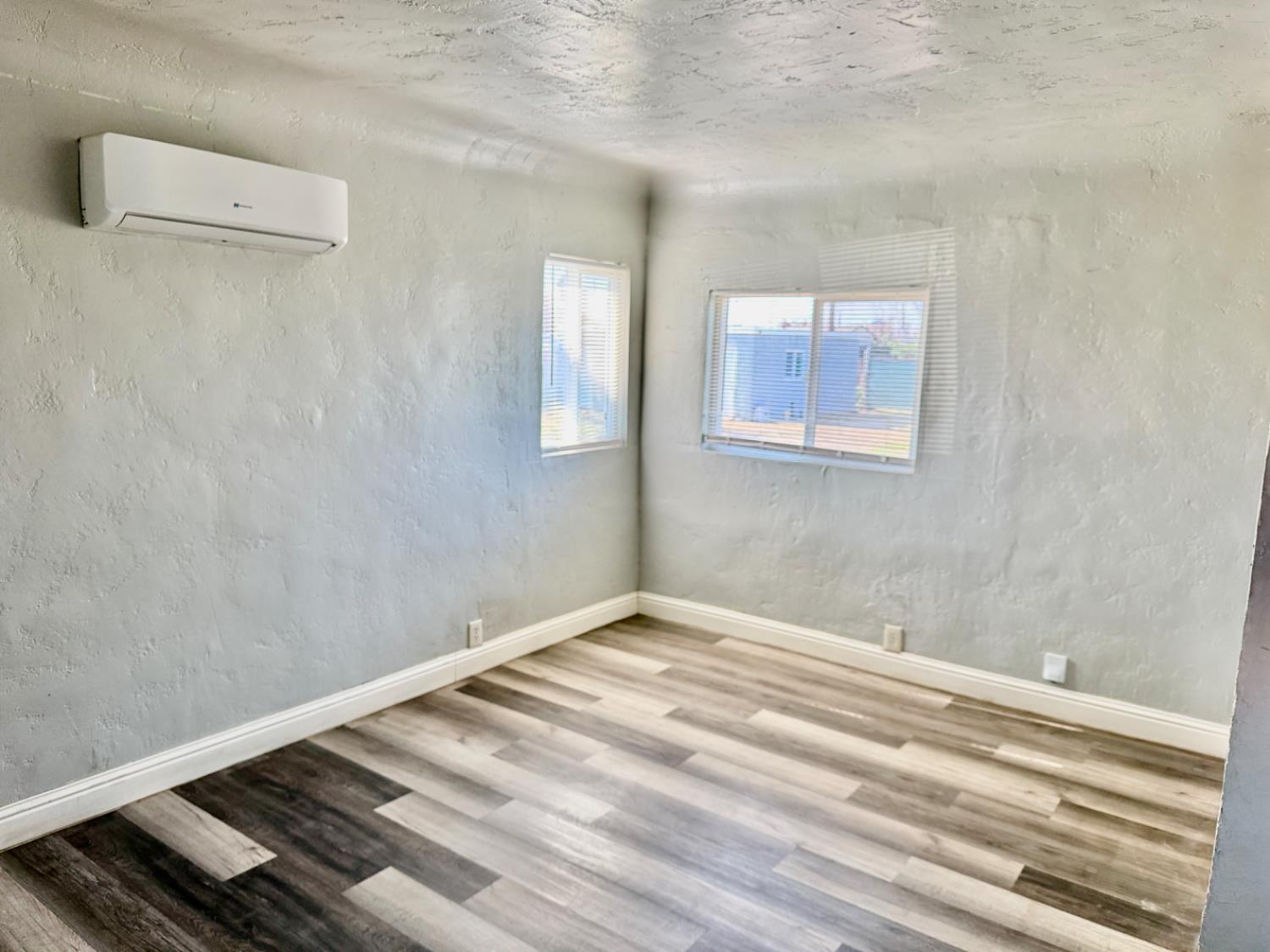 2416 S Cedar Ave, Fresno, CA 93725