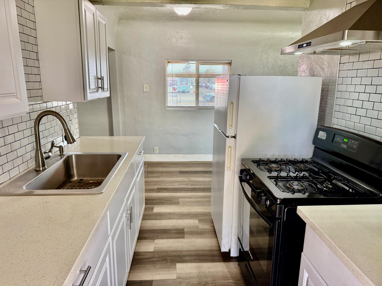 2416 S Cedar Ave, Fresno, CA 93725