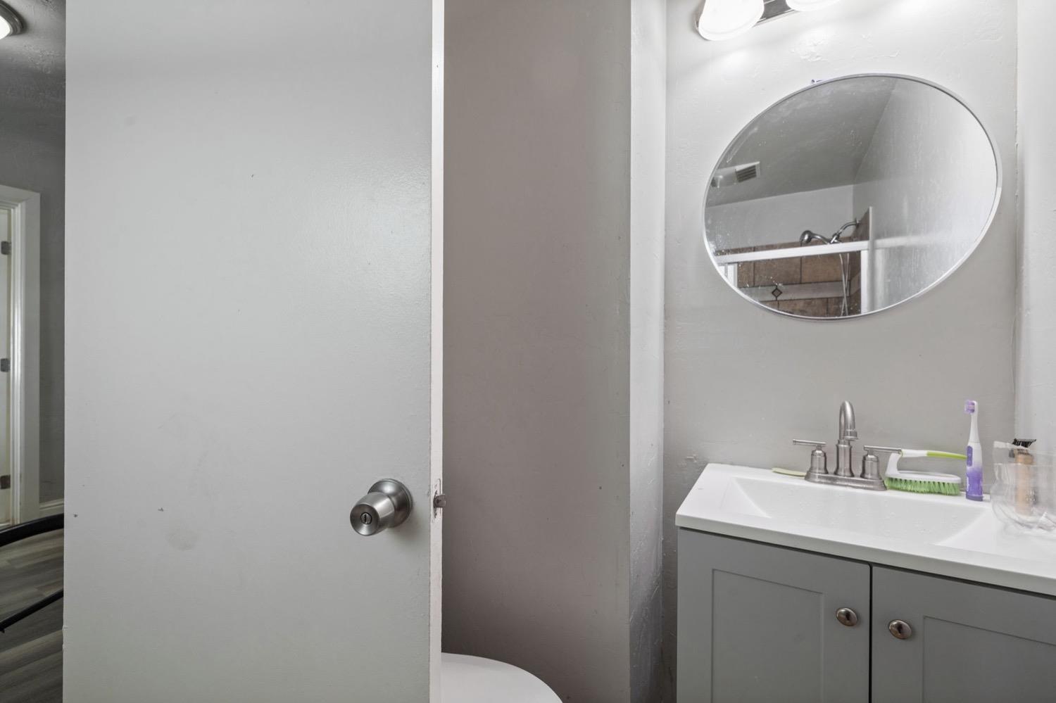 2416 S Cedar Ave, Fresno, CA 93725