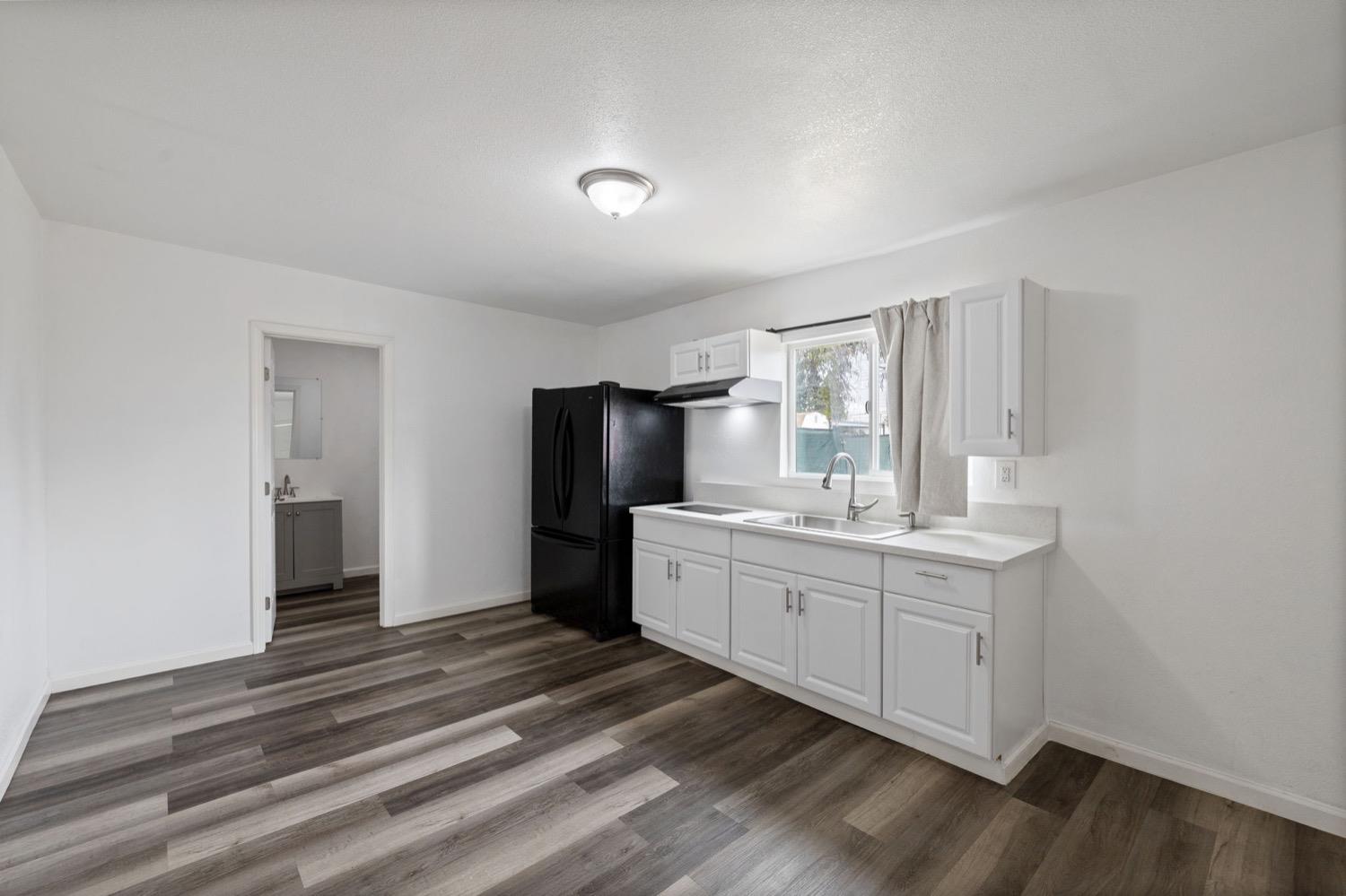 2416 S Cedar Ave, Fresno, CA 93725