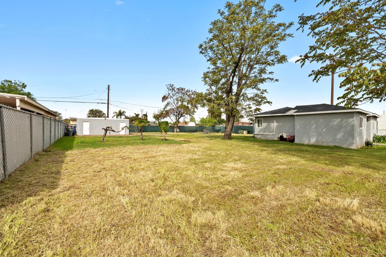 2416 S Cedar Ave, Fresno, CA 93725