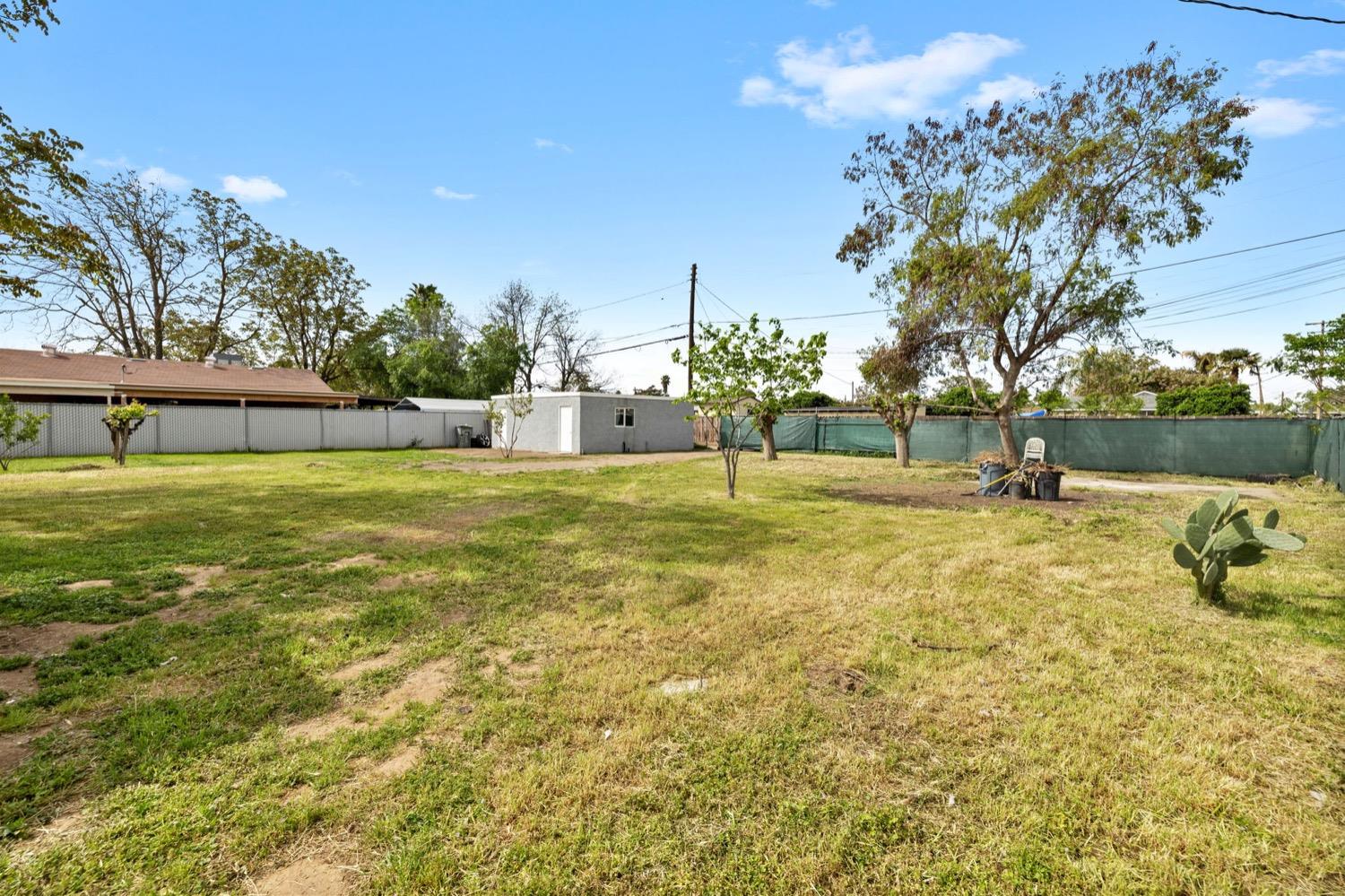 2416 S Cedar Ave, Fresno, CA 93725