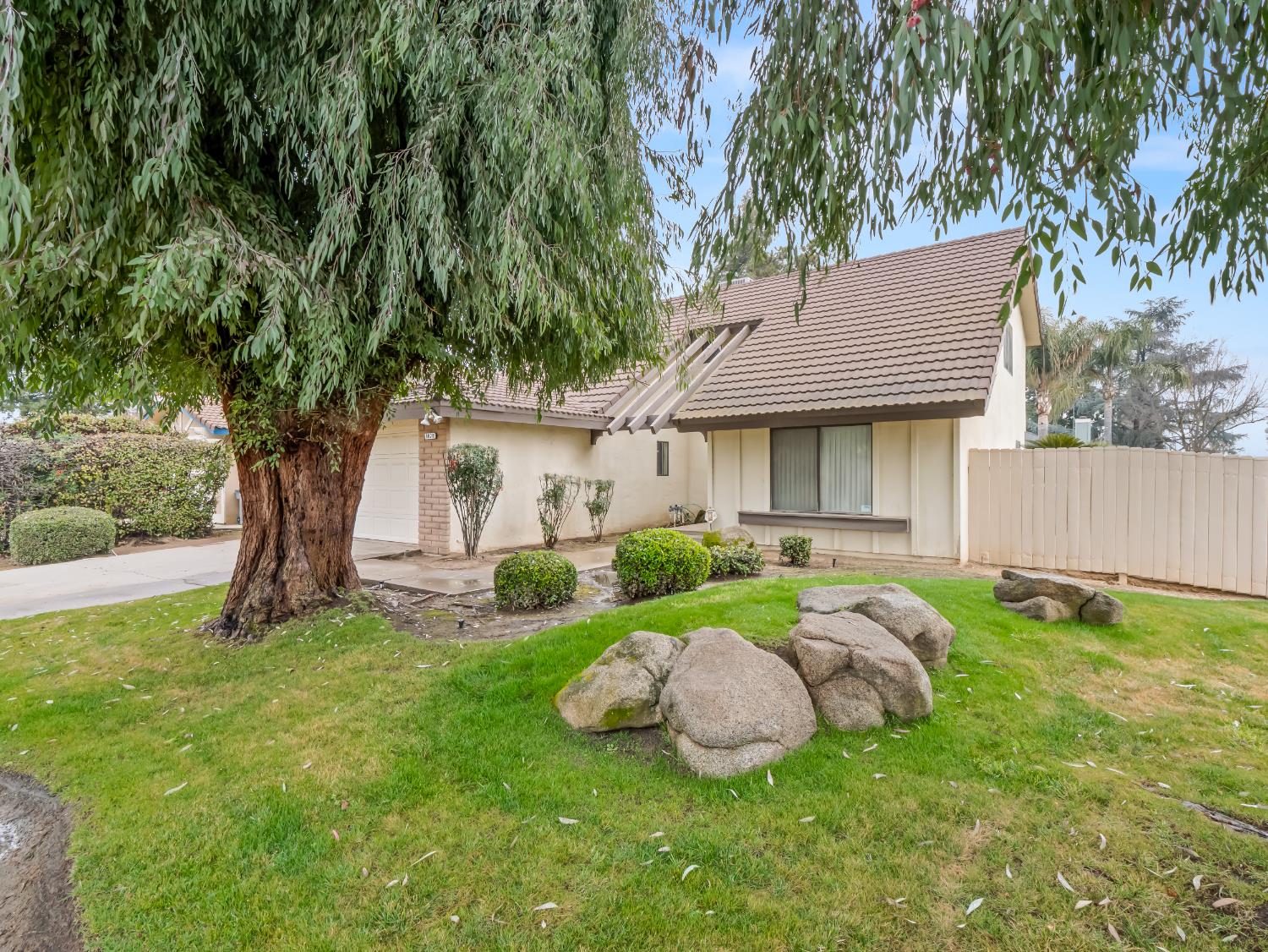 8020 N Angus St, Fresno, CA 93720