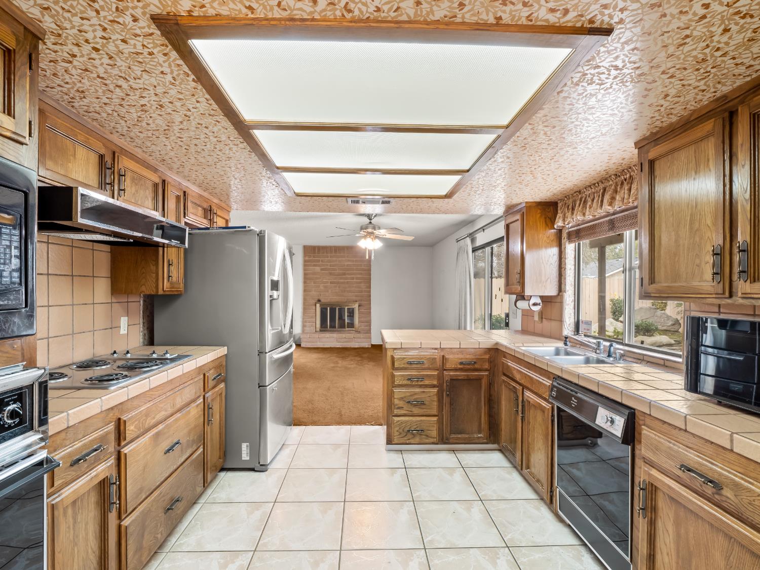 8020 N Angus St, Fresno, CA 93720