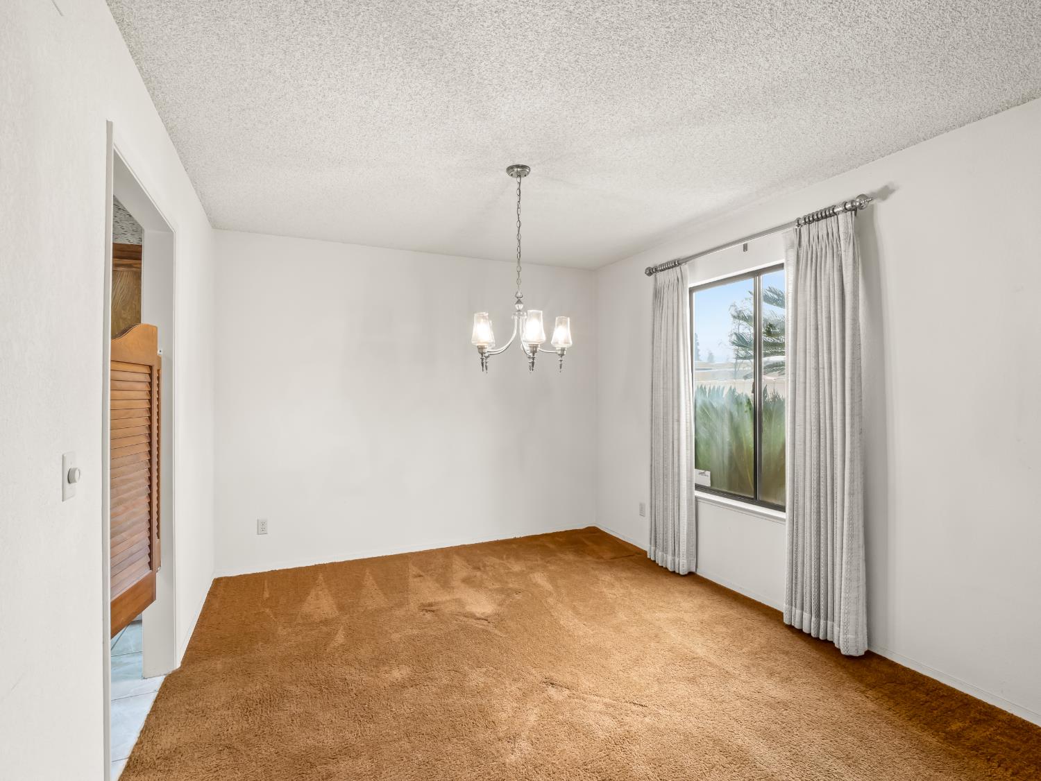 8020 N Angus St, Fresno, CA 93720