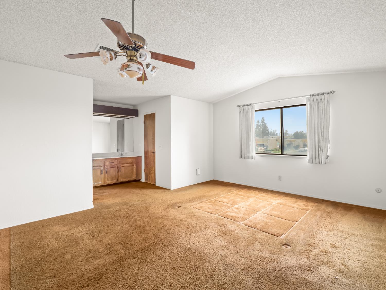 8020 N Angus St, Fresno, CA 93720