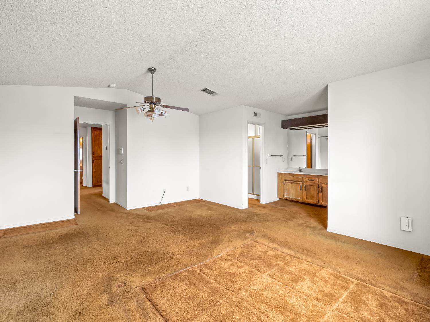 8020 N Angus St, Fresno, CA 93720