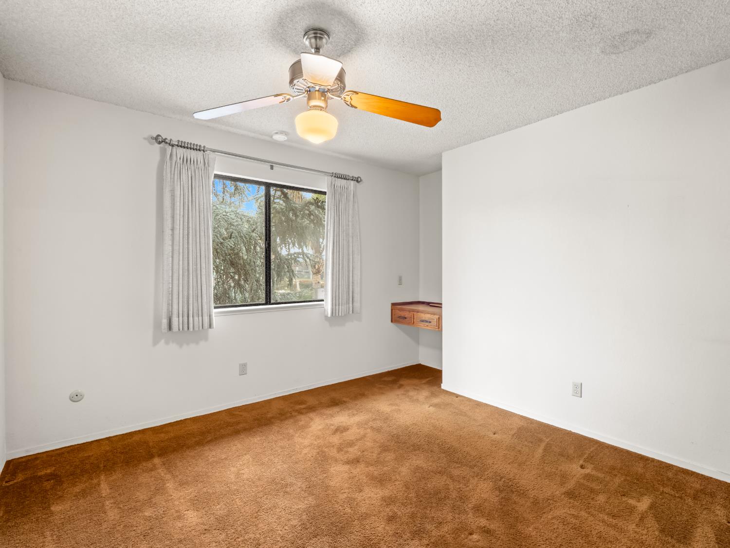 8020 N Angus St, Fresno, CA 93720