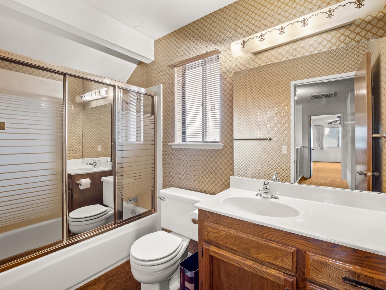 8020 N Angus St, Fresno, CA 93720