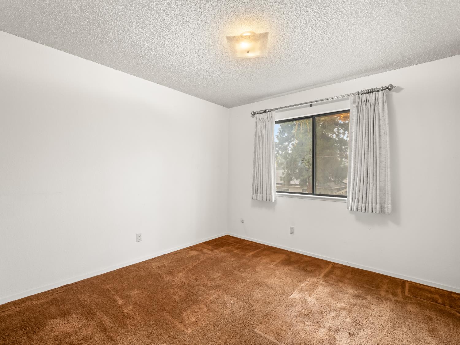 8020 N Angus St, Fresno, CA 93720