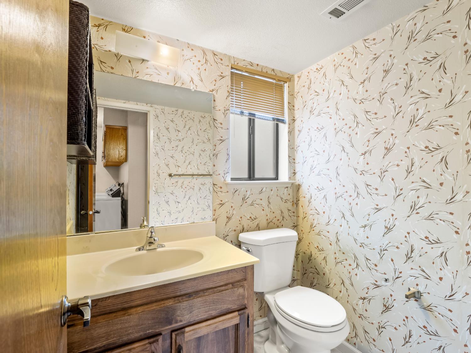 8020 N Angus St, Fresno, CA 93720