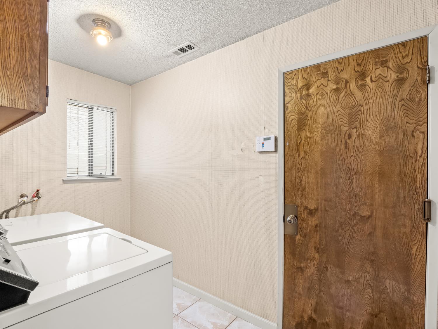 8020 N Angus St, Fresno, CA 93720