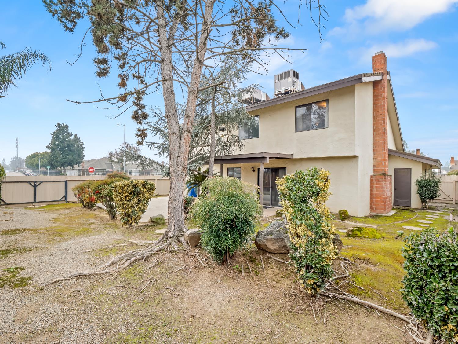 8020 N Angus St, Fresno, CA 93720