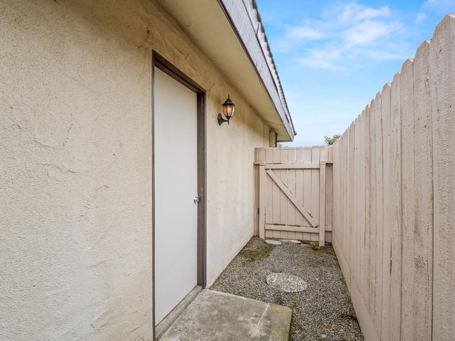 8020 N Angus St, Fresno, CA 93720