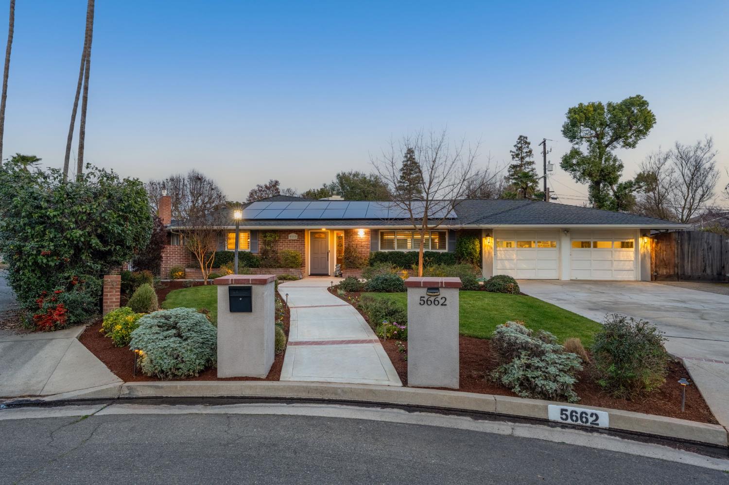 5662 N Thorne Ave, Fresno, CA 93711