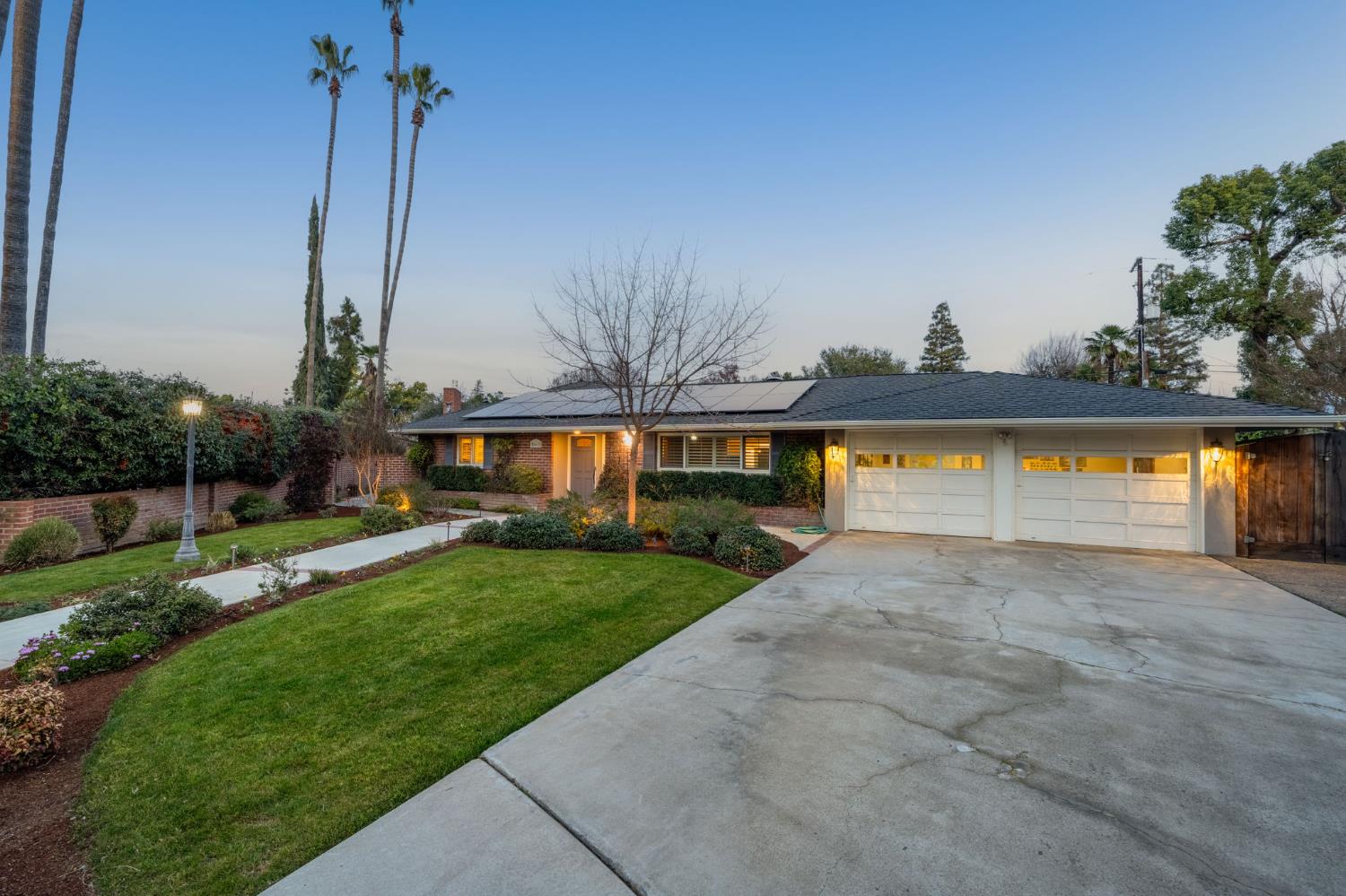 5662 N Thorne Ave, Fresno, CA 93711