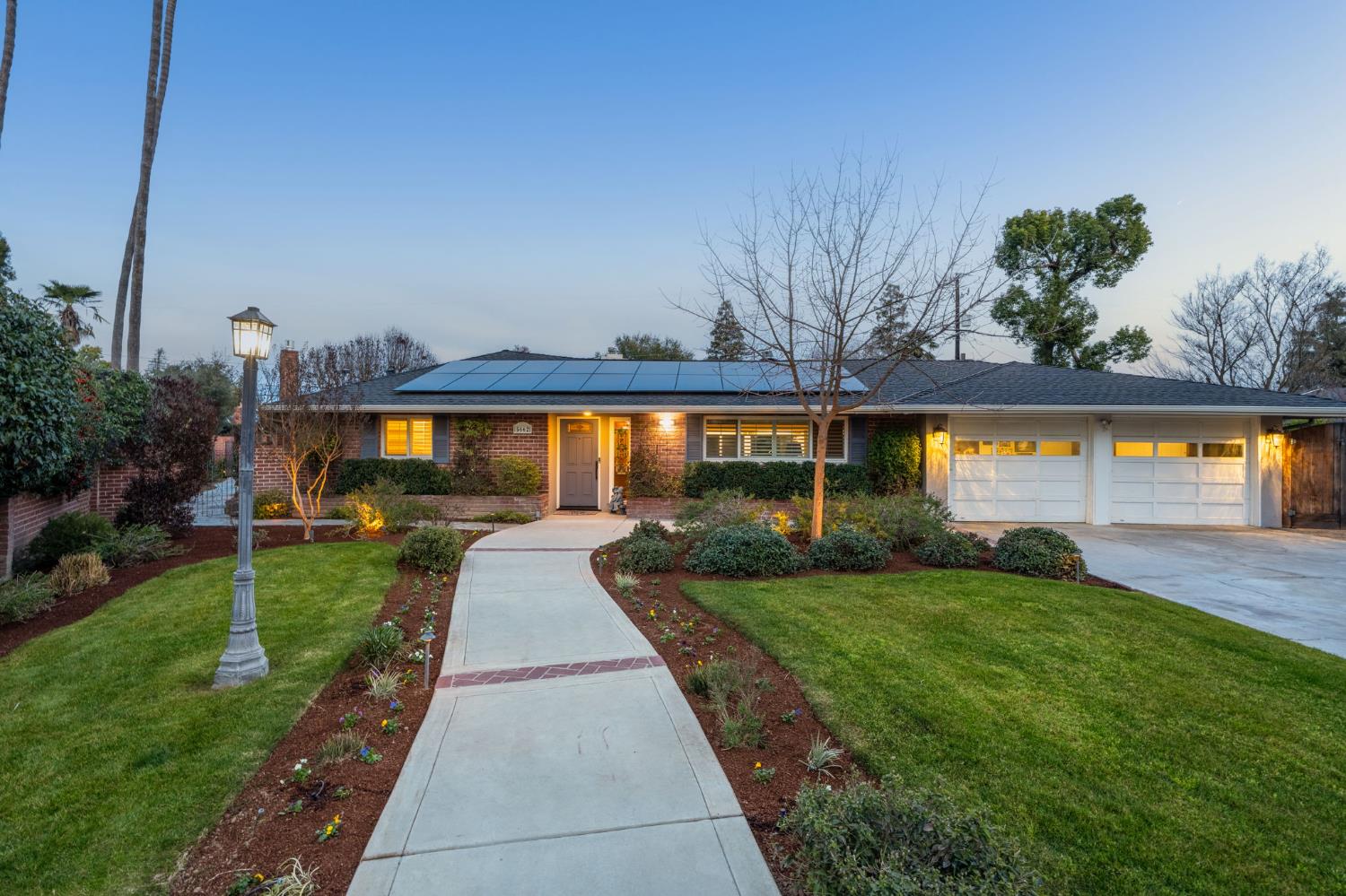 5662 N Thorne Ave, Fresno, CA 93711