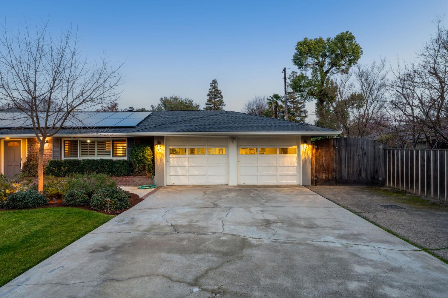 5662 N Thorne Ave, Fresno, CA 93711