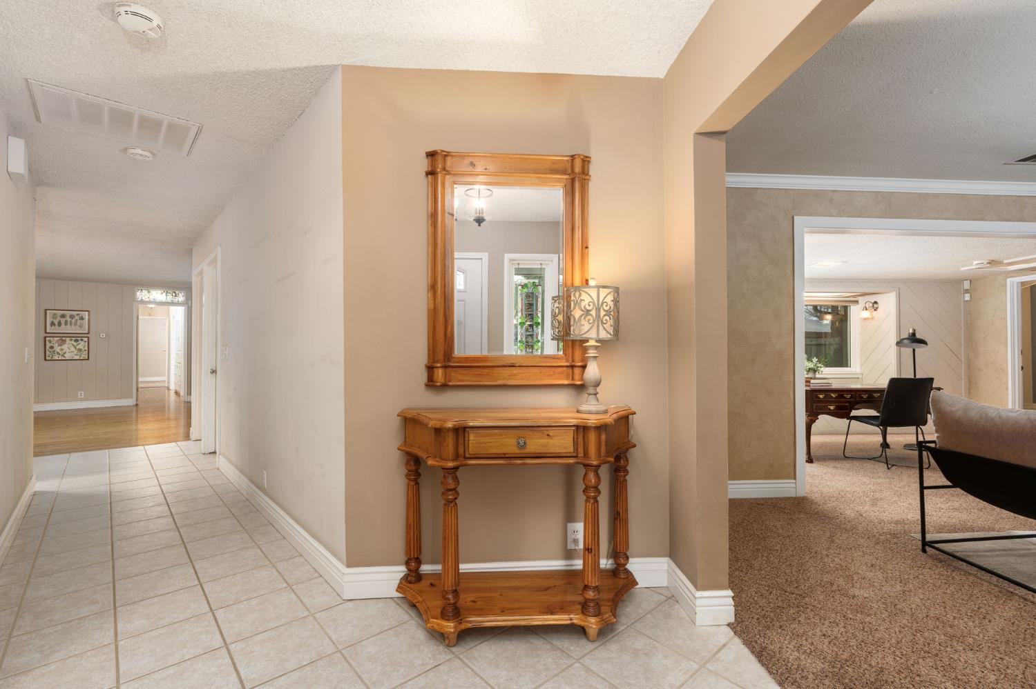 5662 N Thorne Ave, Fresno, CA 93711