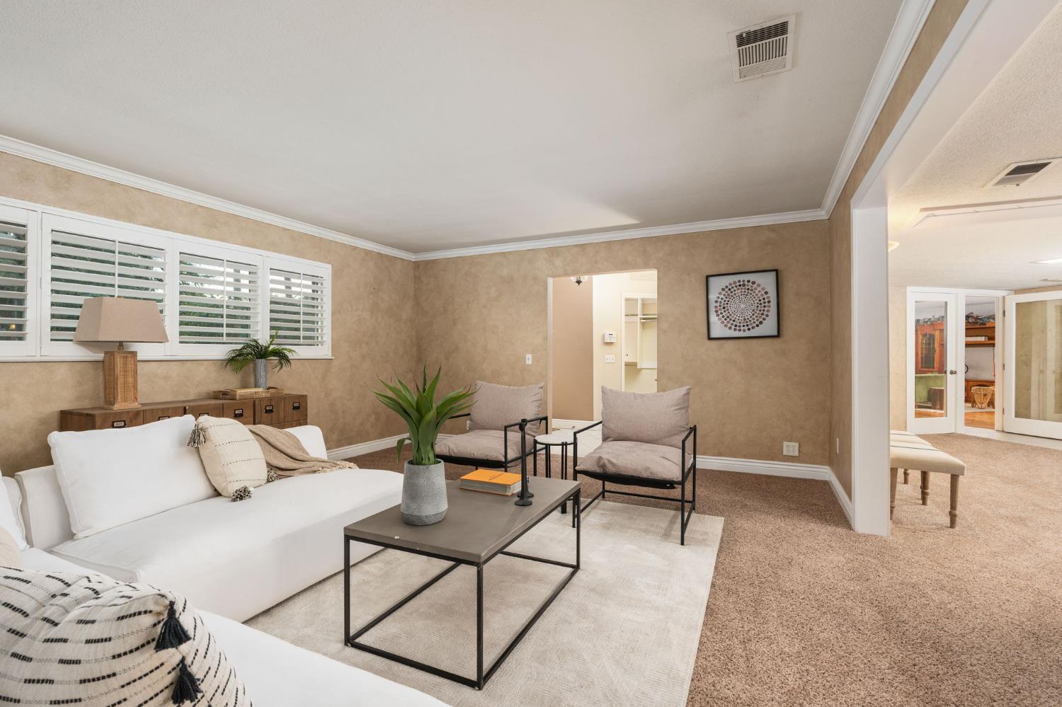 5662 N Thorne Ave, Fresno, CA 93711