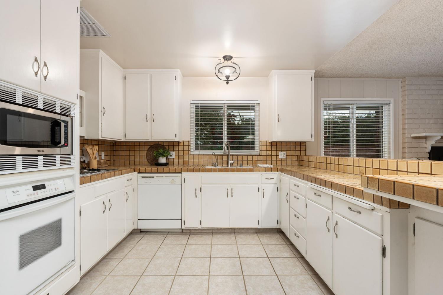 5662 N Thorne Ave, Fresno, CA 93711