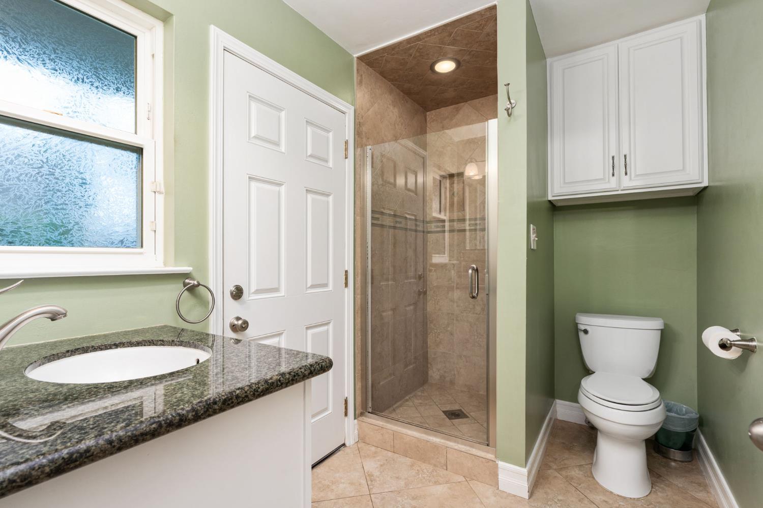 5662 N Thorne Ave, Fresno, CA 93711