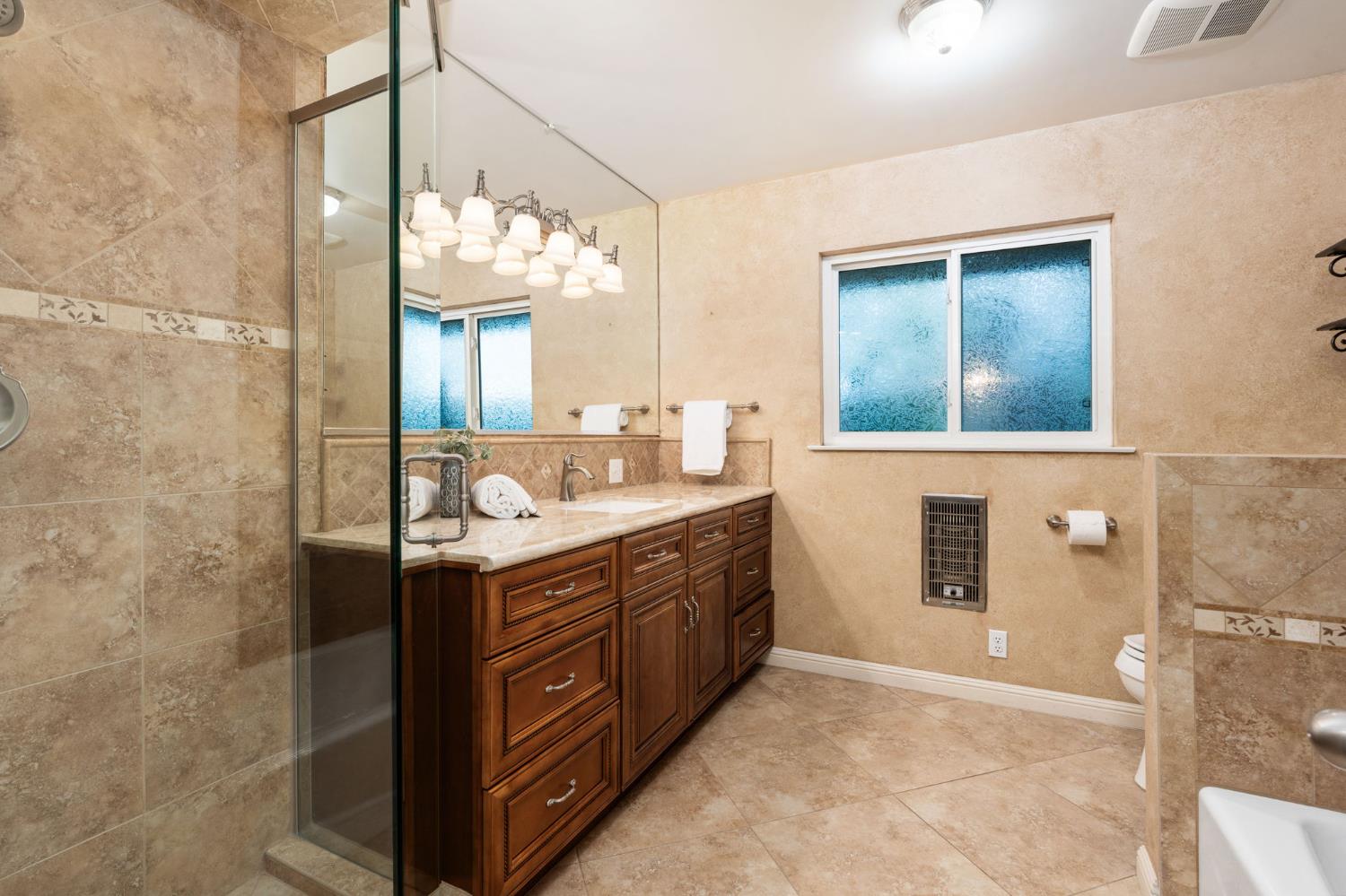 5662 N Thorne Ave, Fresno, CA 93711