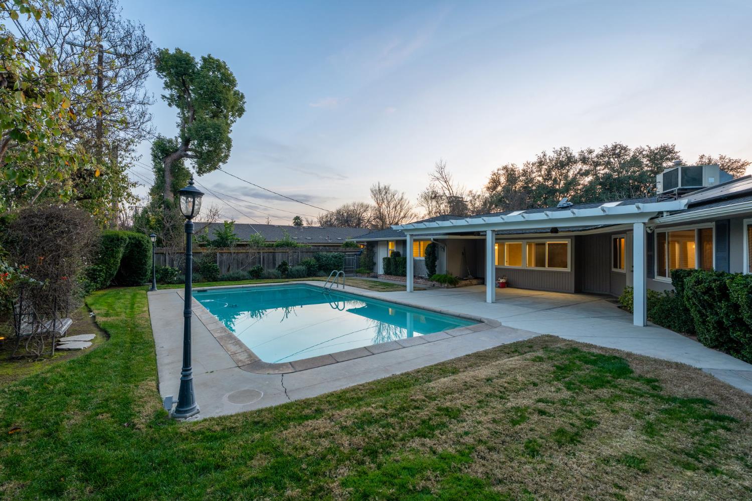 5662 N Thorne Ave, Fresno, CA 93711